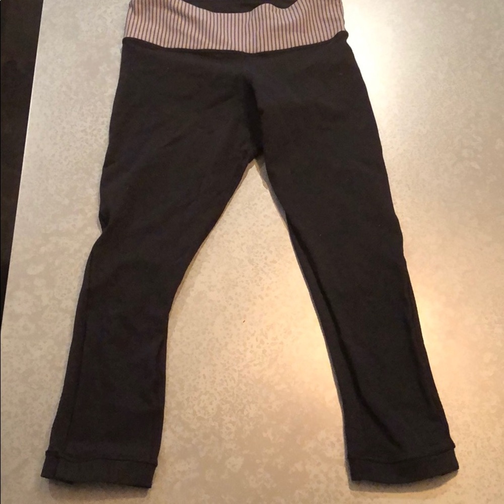 Lululemon early model 21” crop sz 6